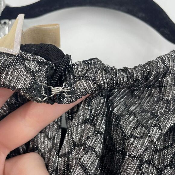Michael Kors Women's Sleeveless Halter Peplum Top Silver Black Metallic Size 1X - Picture 15 of 15